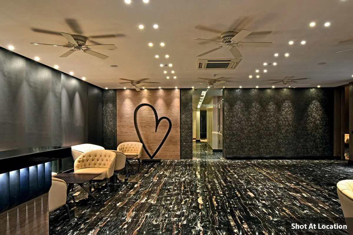 RUSTOMJEE PARAMOUNT (F WING) – gallery image 2